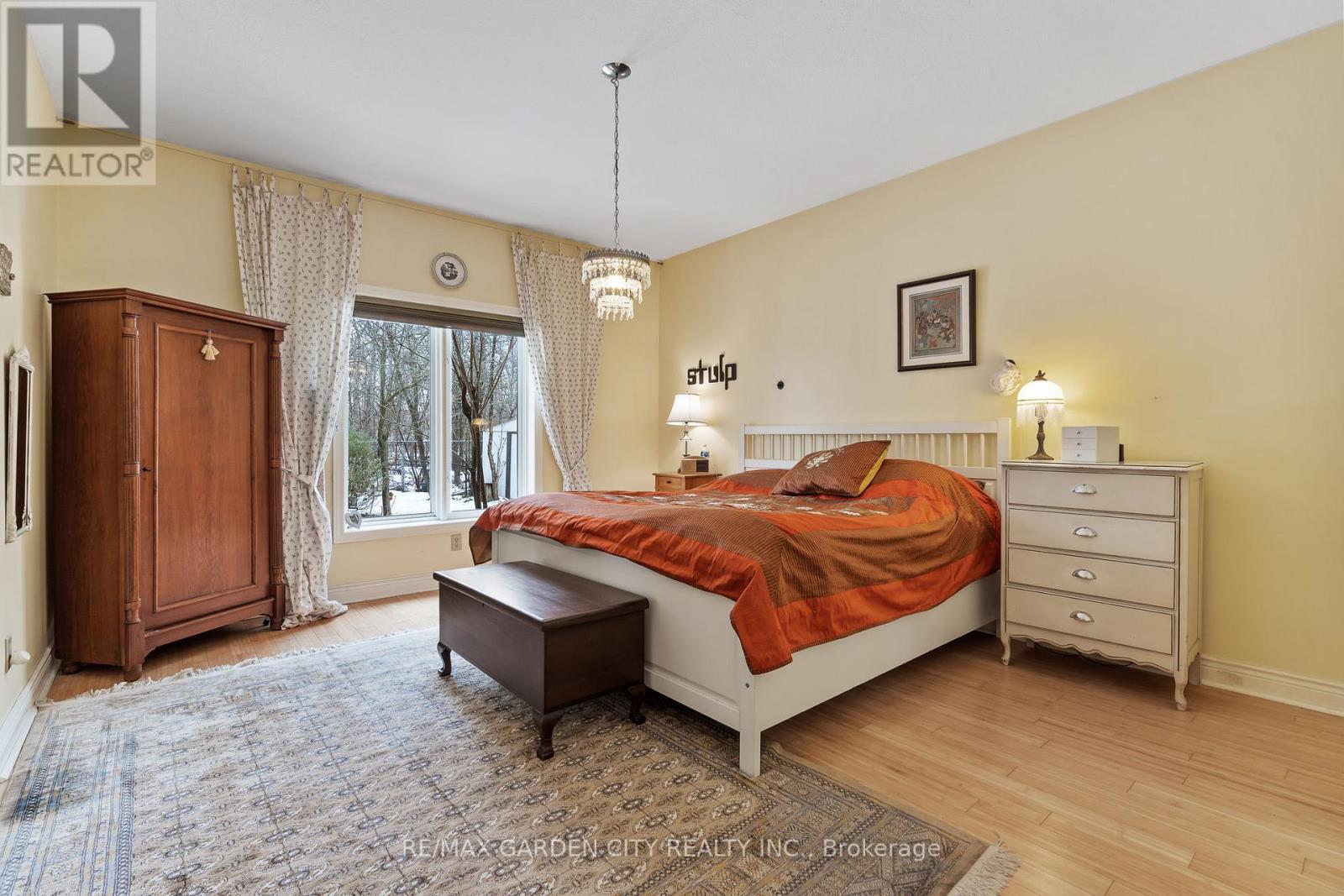 5114 Meadowood Lane, Lincoln (Beamsville), ON - Indoor Photo Showing Bedroom