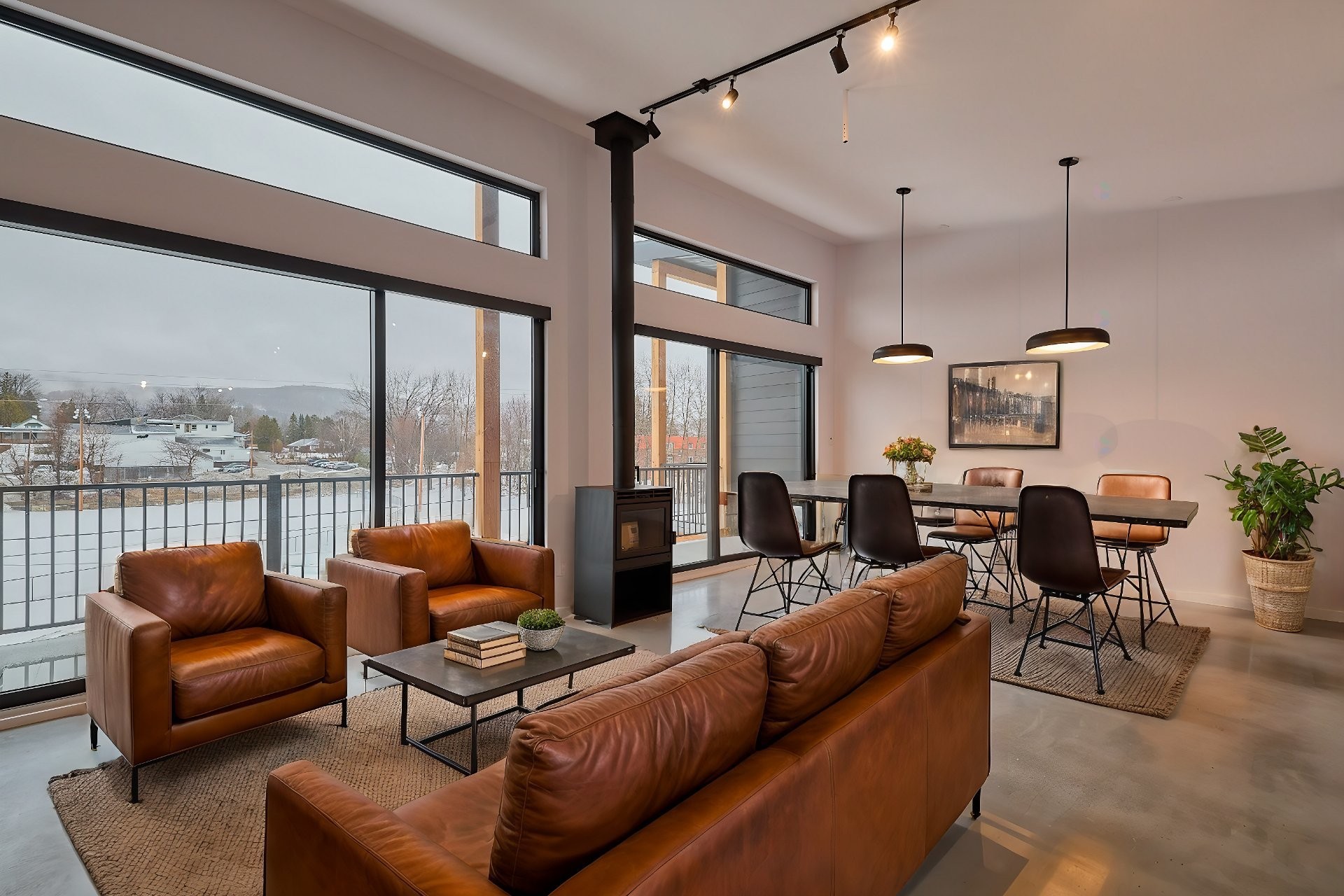 Vue d'ensemble - 538 Rue Désormeaux, Saint-Donat, QC - Indoor Photo Showing Living Room