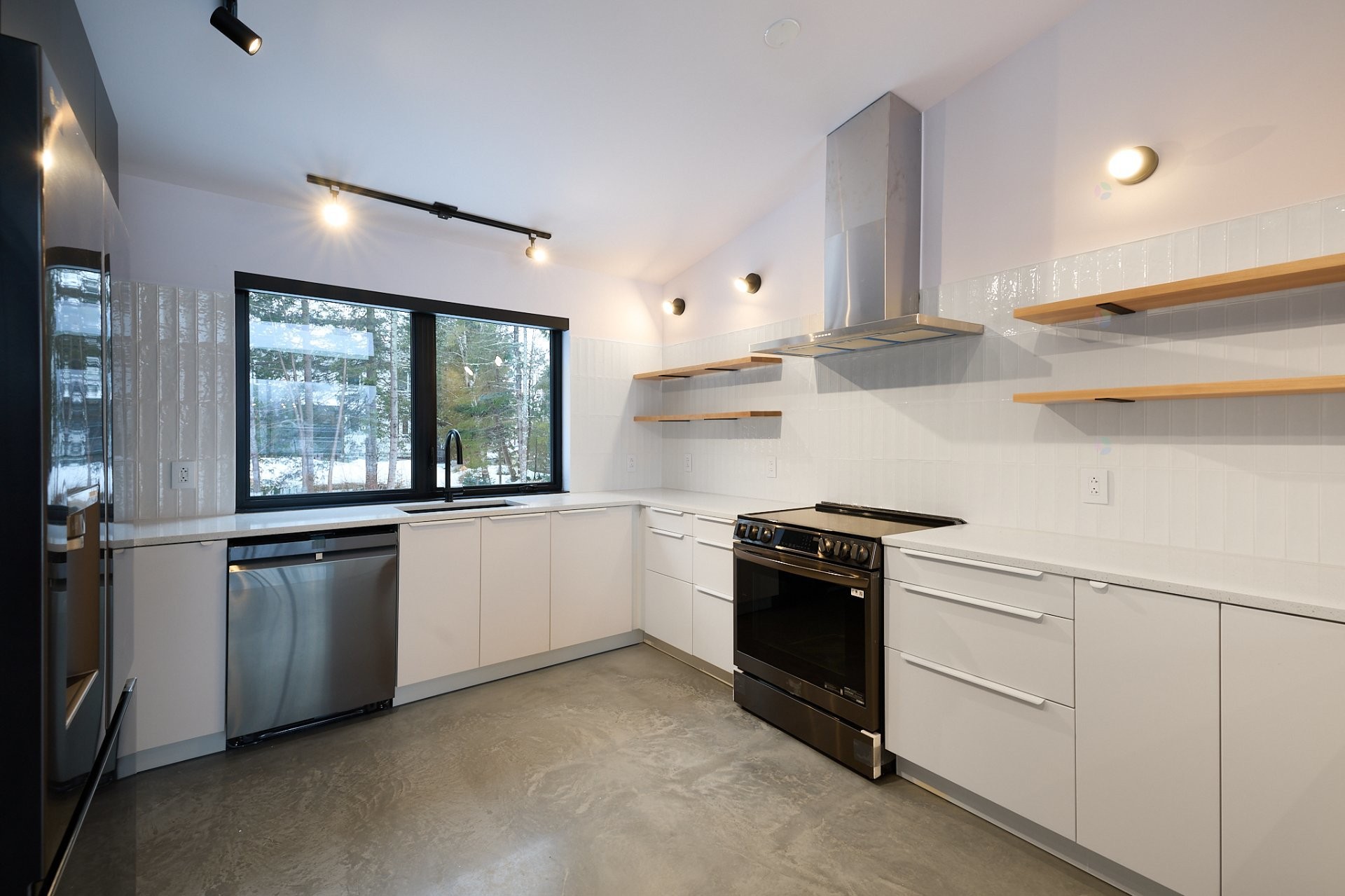 Cuisine - 538 Rue Désormeaux, Saint-Donat, QC - Indoor Photo Showing Kitchen