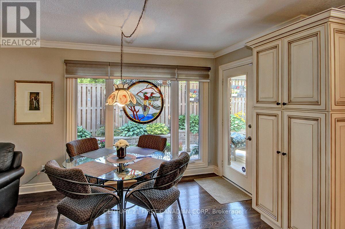 811 Clearview Crescent, London North (North Q), ON - Indoor Photo Showing Dining Room