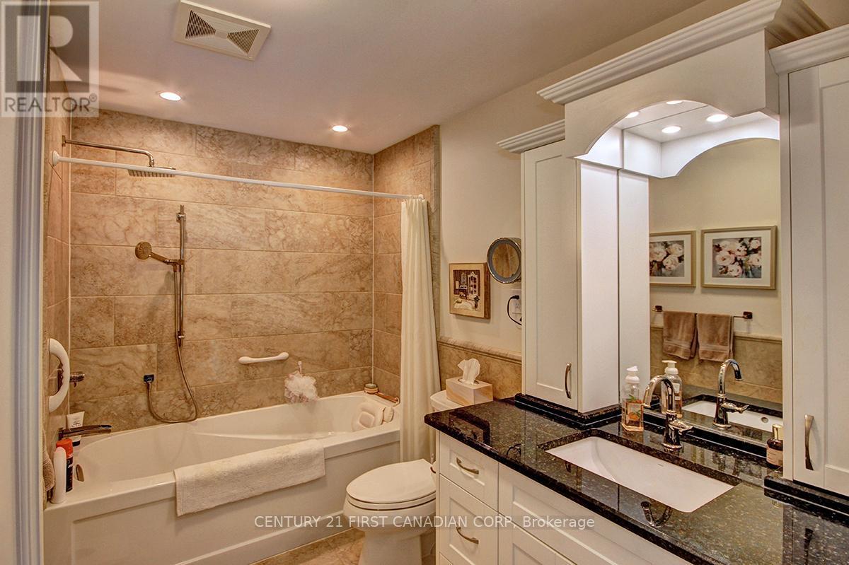 811 Clearview Crescent, London North (North Q), ON - Indoor Photo Showing Bathroom