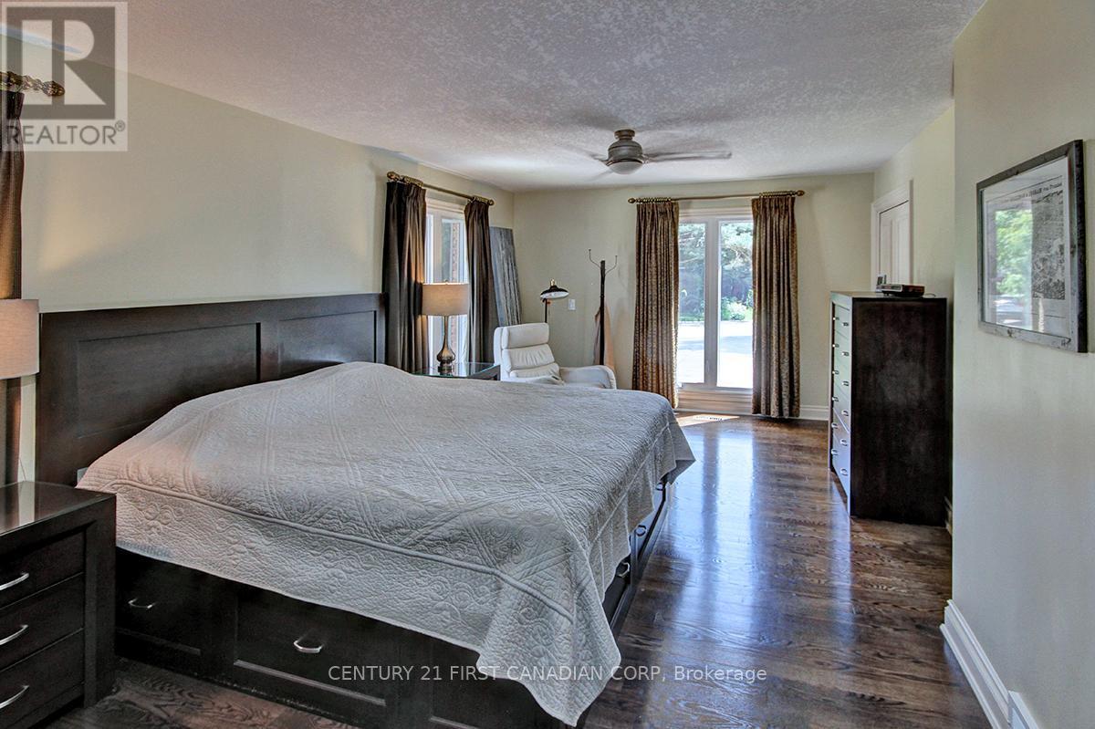 811 Clearview Crescent, London North (North Q), ON - Indoor Photo Showing Bedroom
