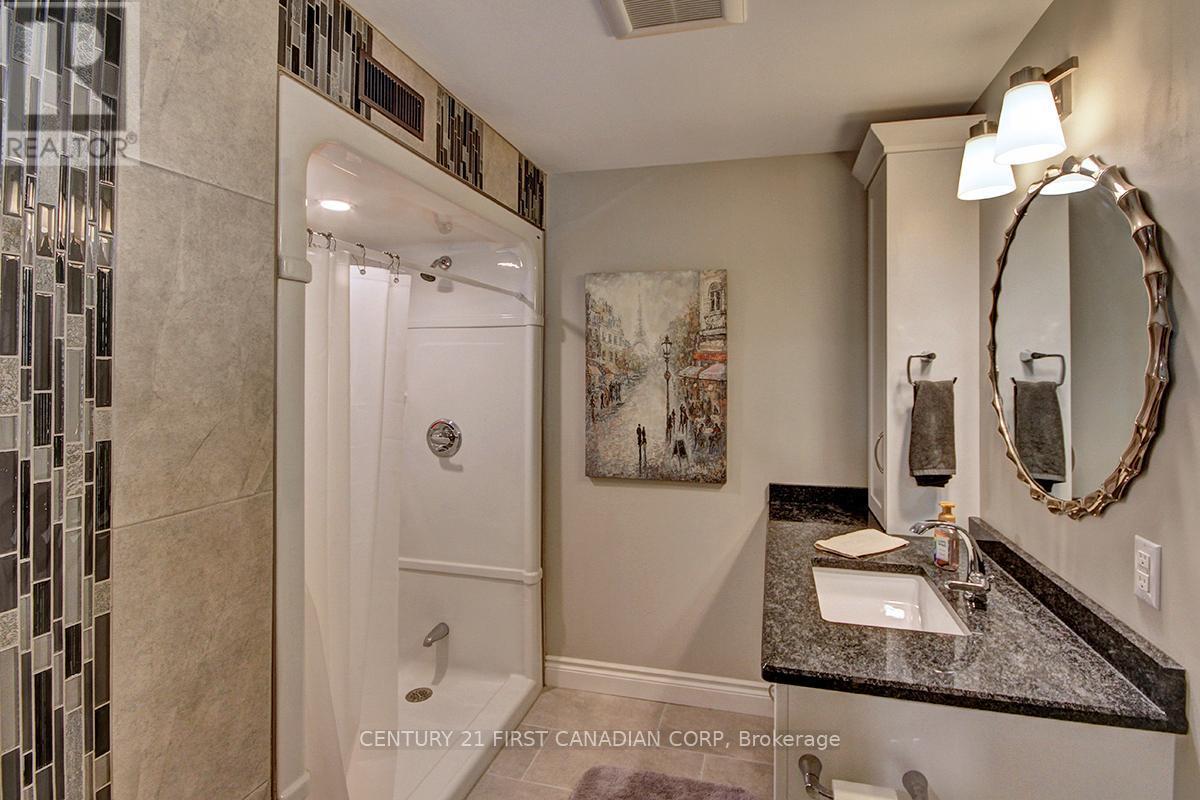 811 Clearview Crescent, London North (North Q), ON - Indoor Photo Showing Bathroom