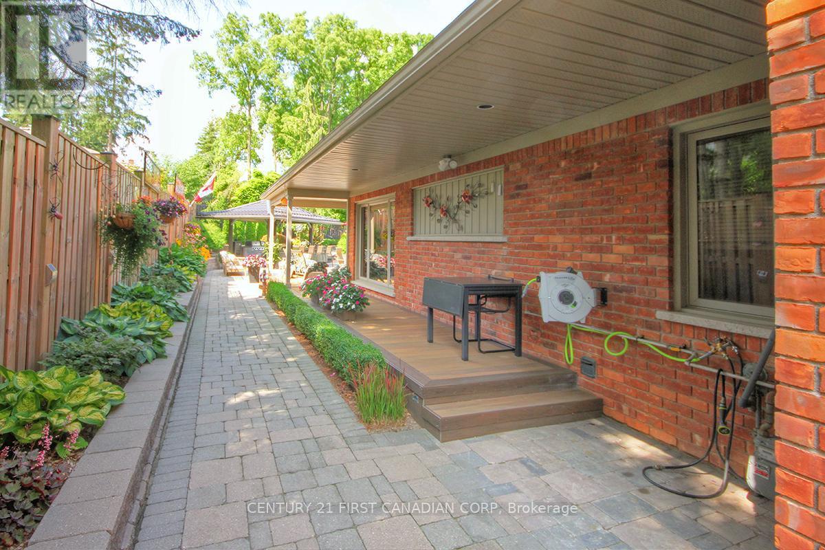 811 Clearview Crescent, London North (North Q), ON - Outdoor With Deck Patio Veranda With Exterior