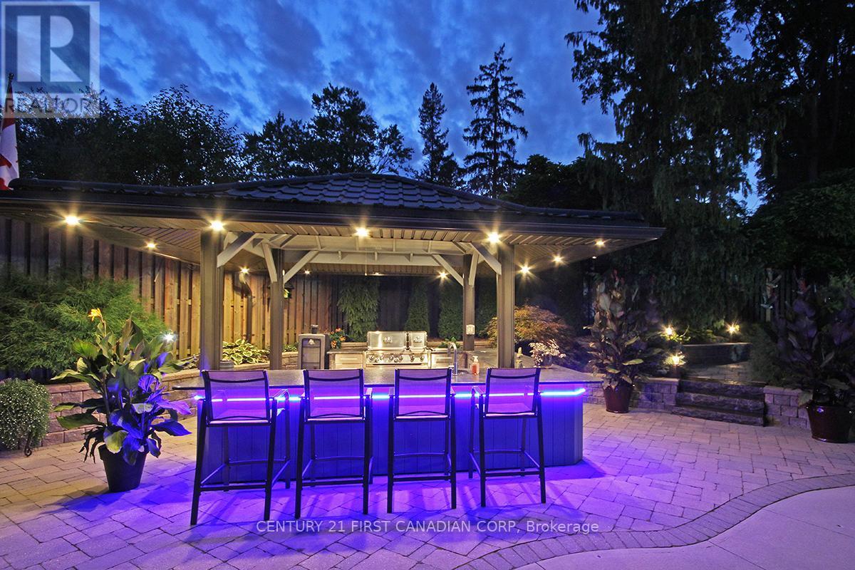 811 Clearview Crescent, London North (North Q), ON - Outdoor With In Ground Pool