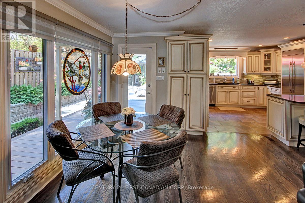 811 Clearview Crescent, London North (North Q), ON - Indoor Photo Showing Dining Room