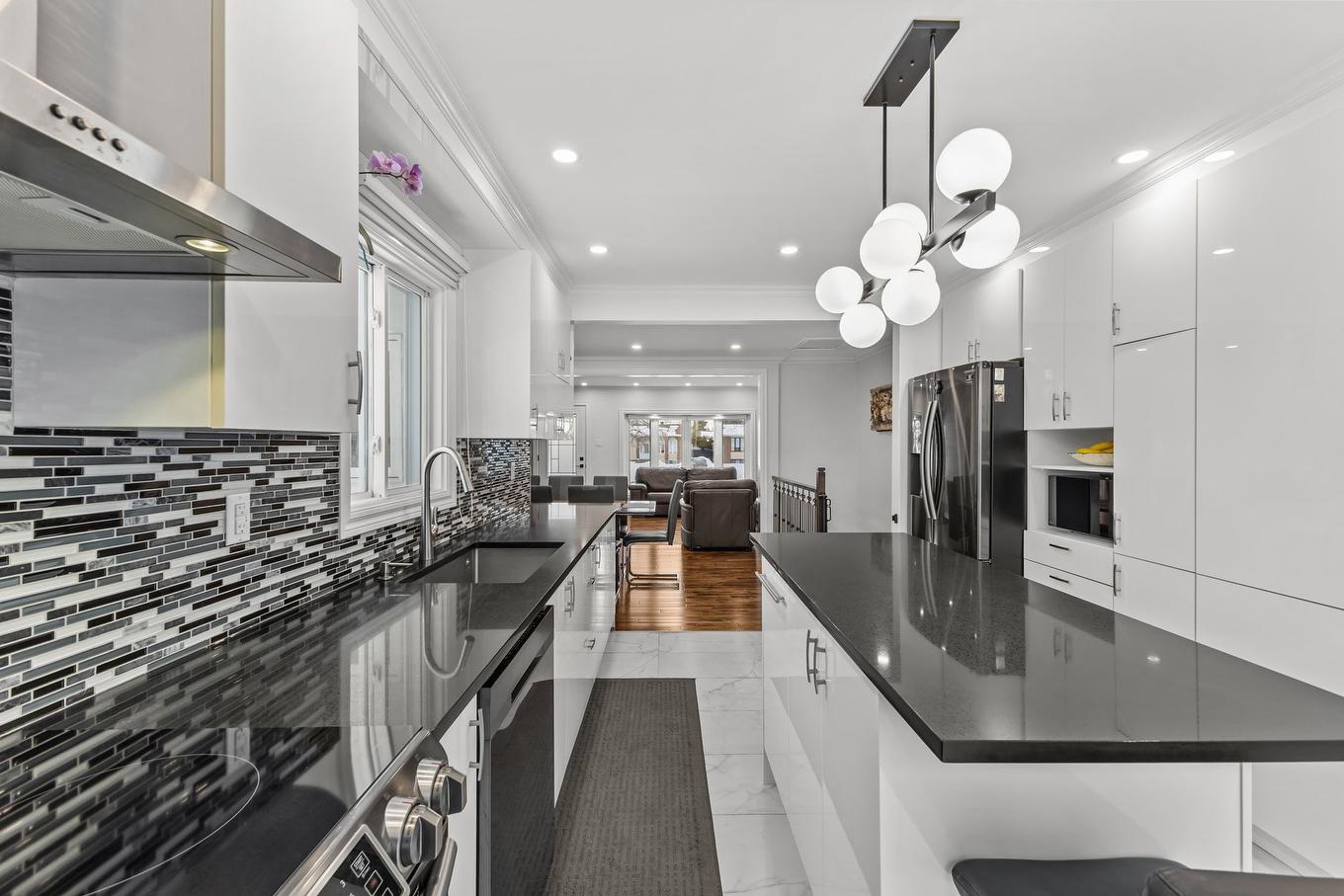 Cuisine - 848 Rue Gilles, Laval (Fabreville), QC - Indoor Photo Showing Kitchen With Upgraded Kitchen