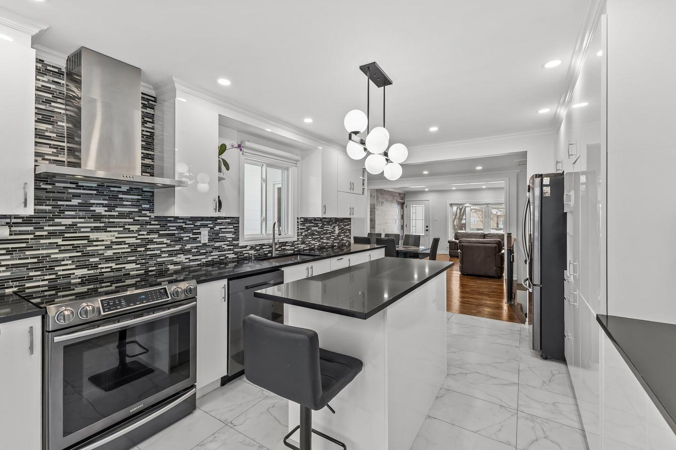 Cuisine - 848 Rue Gilles, Laval (Fabreville), QC - Indoor Photo Showing Kitchen With Upgraded Kitchen