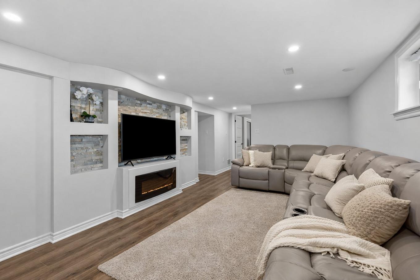 Salle familiale - 848 Rue Gilles, Laval (Fabreville), QC - Indoor Photo Showing Living Room With Fireplace