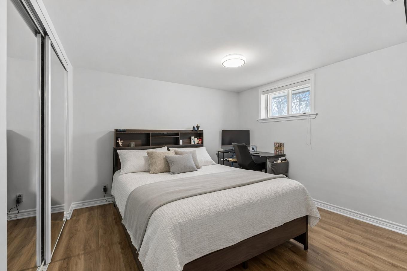 Chambre à coucher - 848 Rue Gilles, Laval (Fabreville), QC - Indoor Photo Showing Bedroom