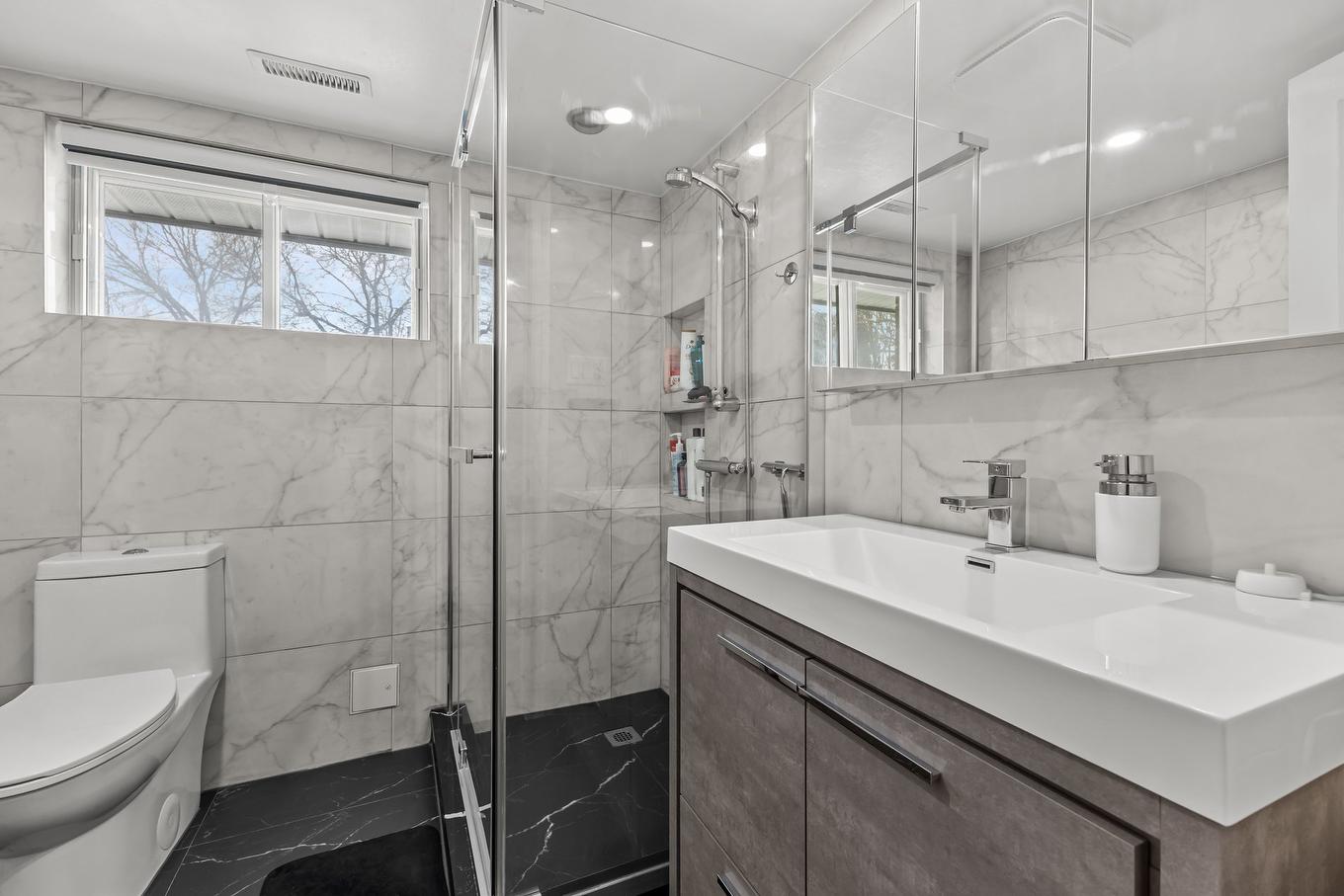 Salle de bains - 848 Rue Gilles, Laval (Fabreville), QC - Indoor Photo Showing Bathroom