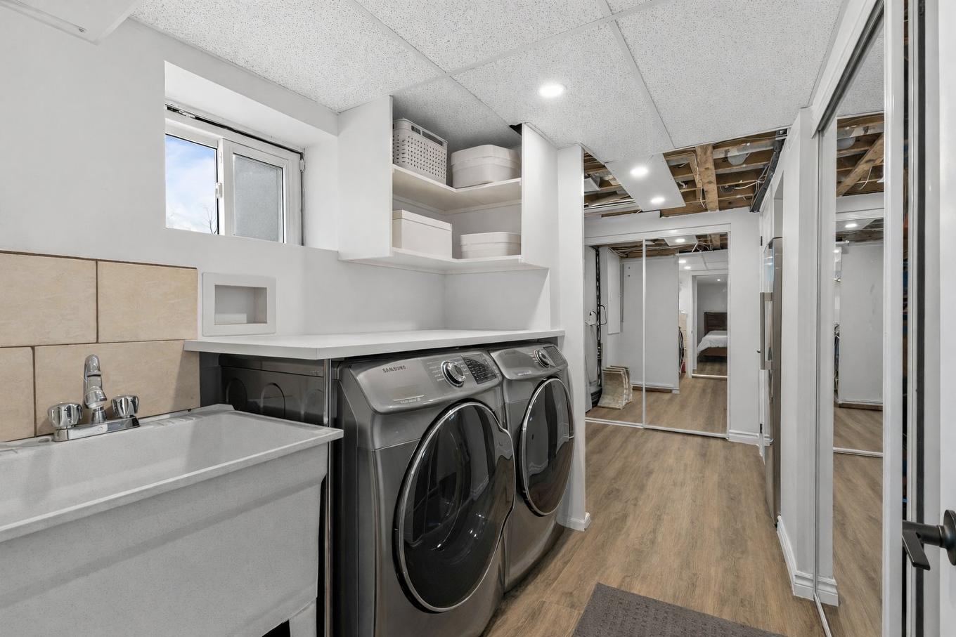Salle de lavage - 848 Rue Gilles, Laval (Fabreville), QC - Indoor Photo Showing Laundry Room