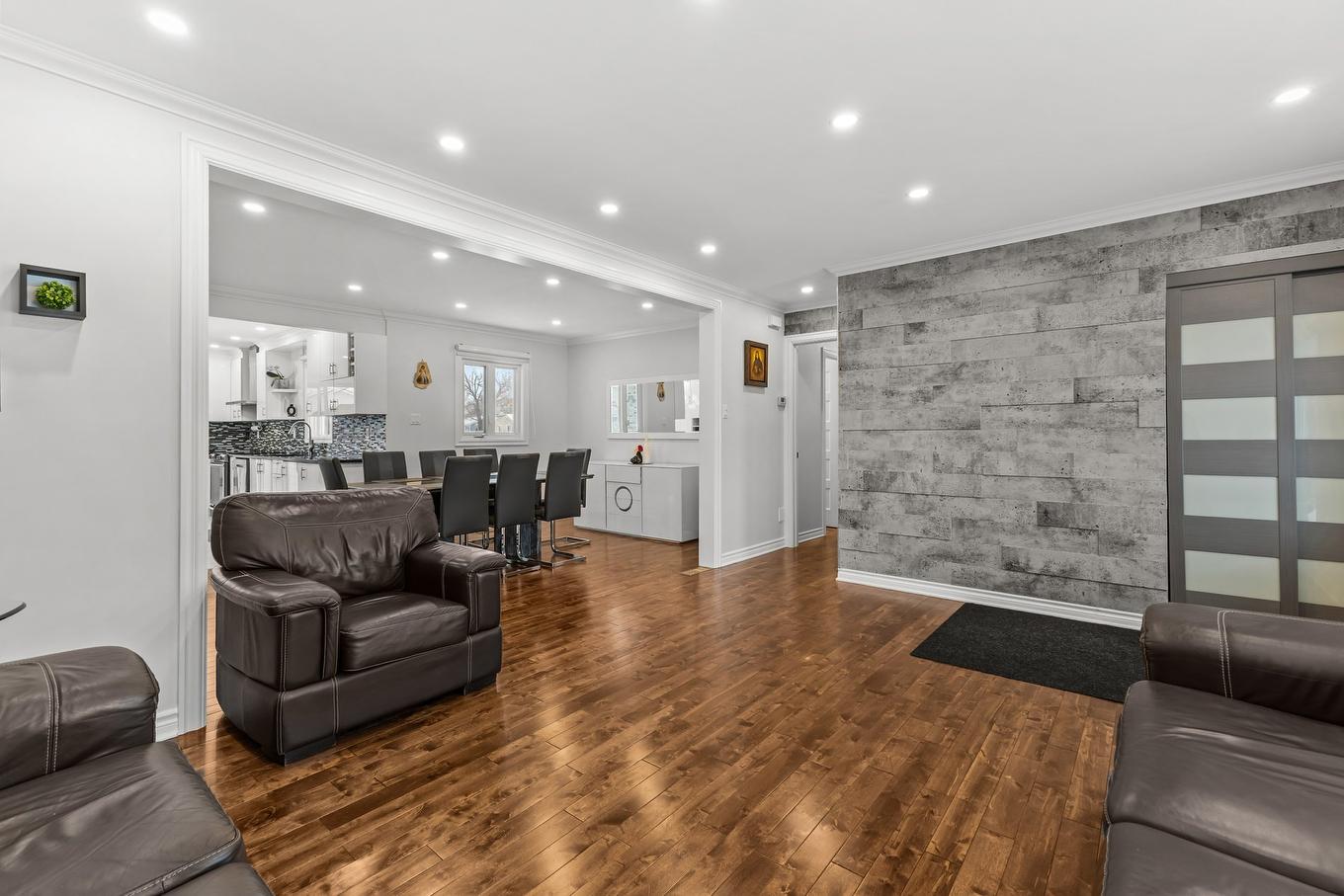 Salon - 848 Rue Gilles, Laval (Fabreville), QC - Indoor Photo Showing Living Room