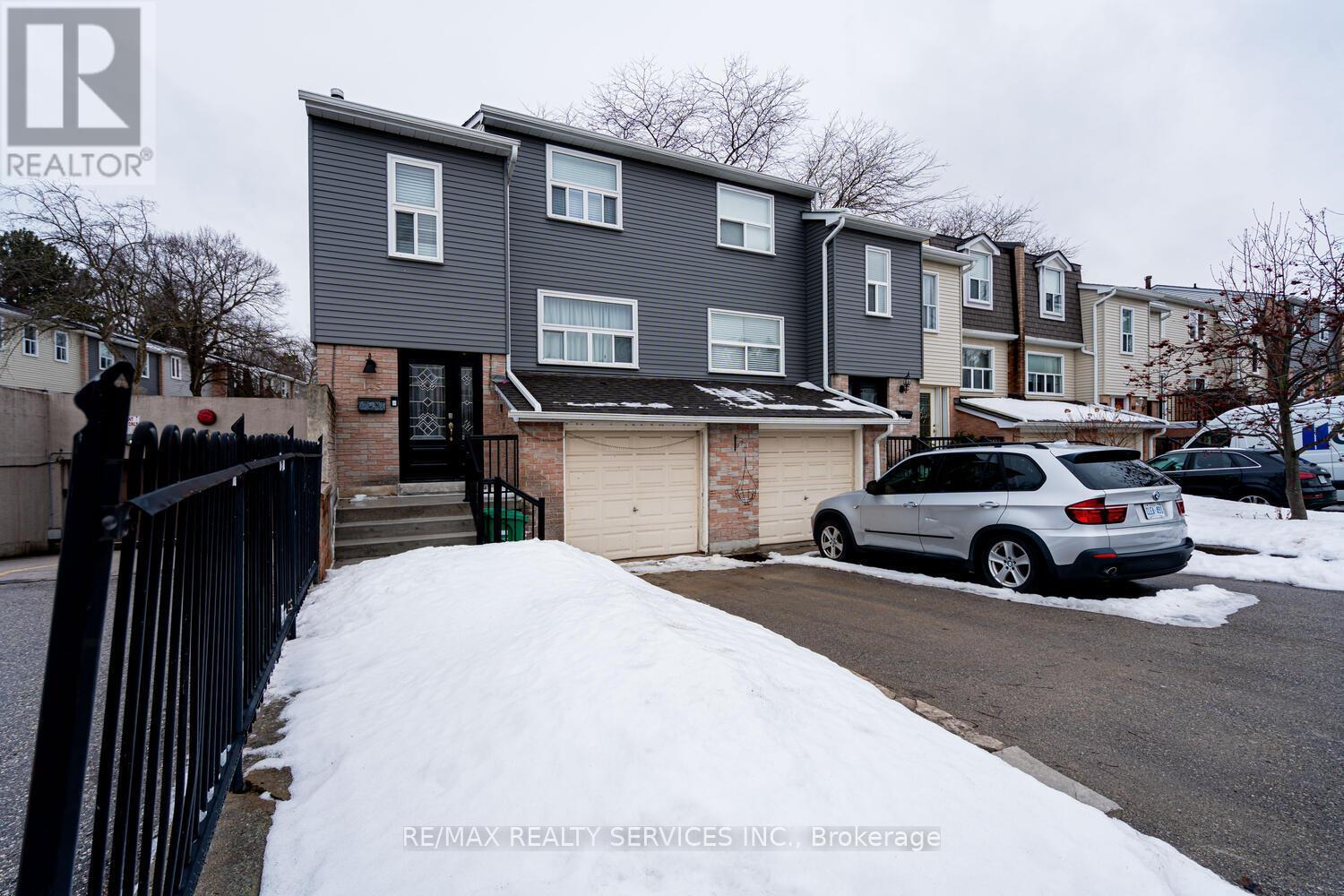 145 - 1050 Shawnmarr Road, Mississauga, ON - Outdoor
