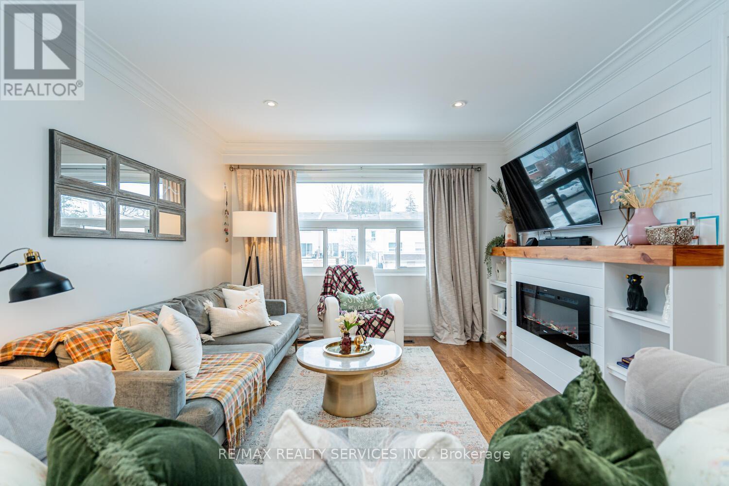 145 - 1050 Shawnmarr Road, Mississauga, ON - Indoor Photo Showing Living Room With Fireplace