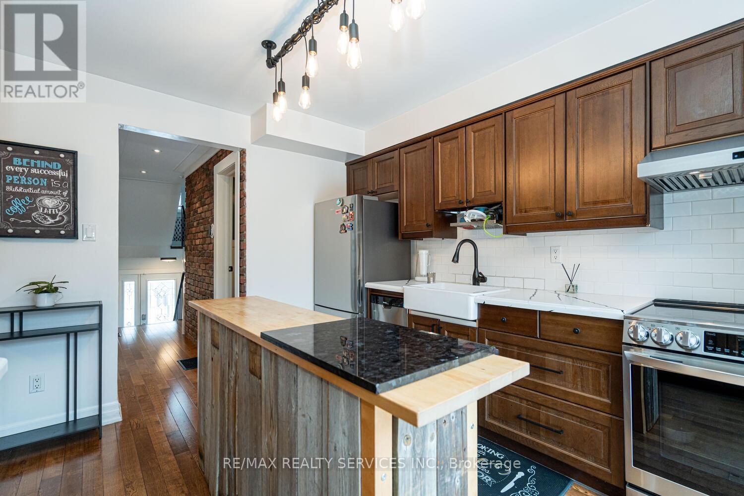 145 - 1050 Shawnmarr Road, Mississauga, ON - Indoor Photo Showing Kitchen