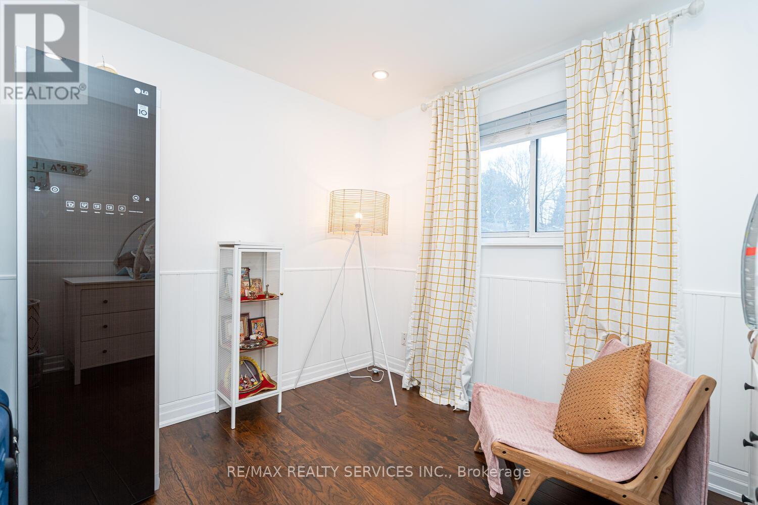 145 - 1050 Shawnmarr Road, Mississauga, ON - Indoor