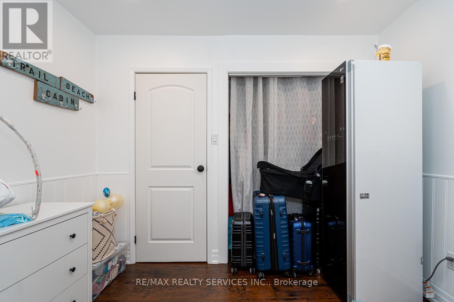 145 - 1050 Shawnmarr Road, Mississauga, ON - Indoor