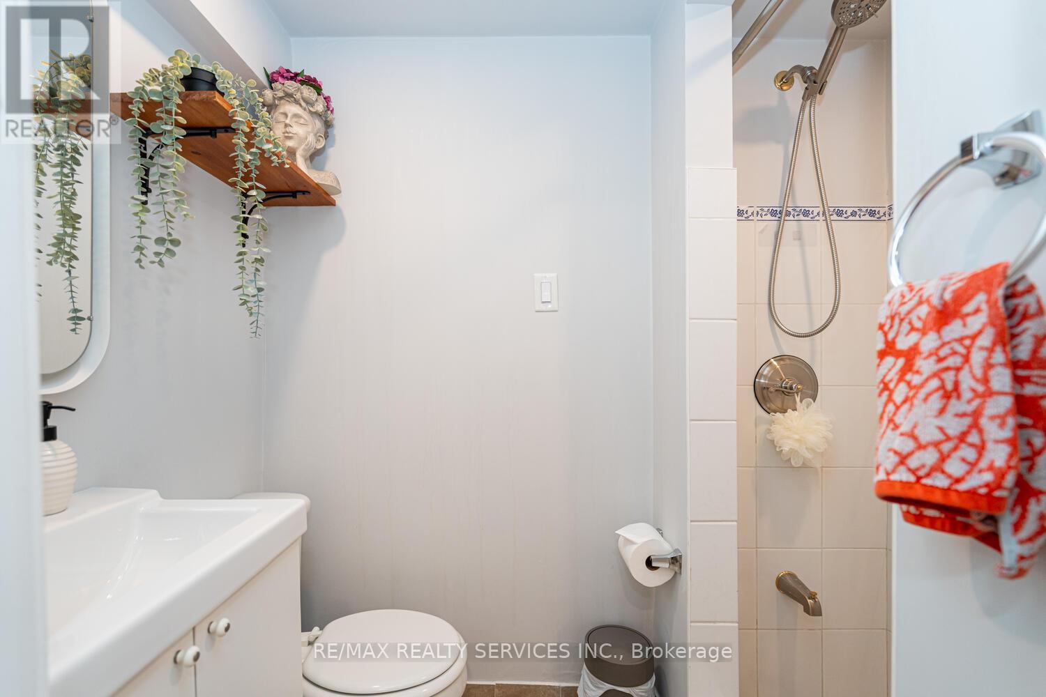 145 - 1050 Shawnmarr Road, Mississauga, ON - Indoor Photo Showing Bathroom