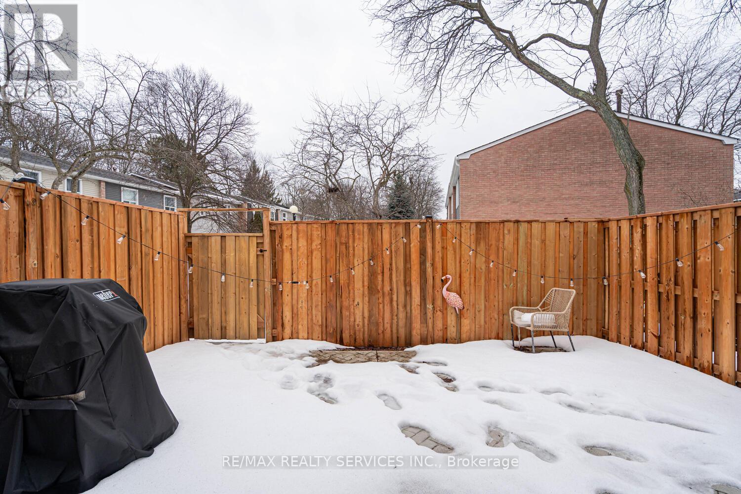 145 - 1050 Shawnmarr Road, Mississauga, ON - Outdoor