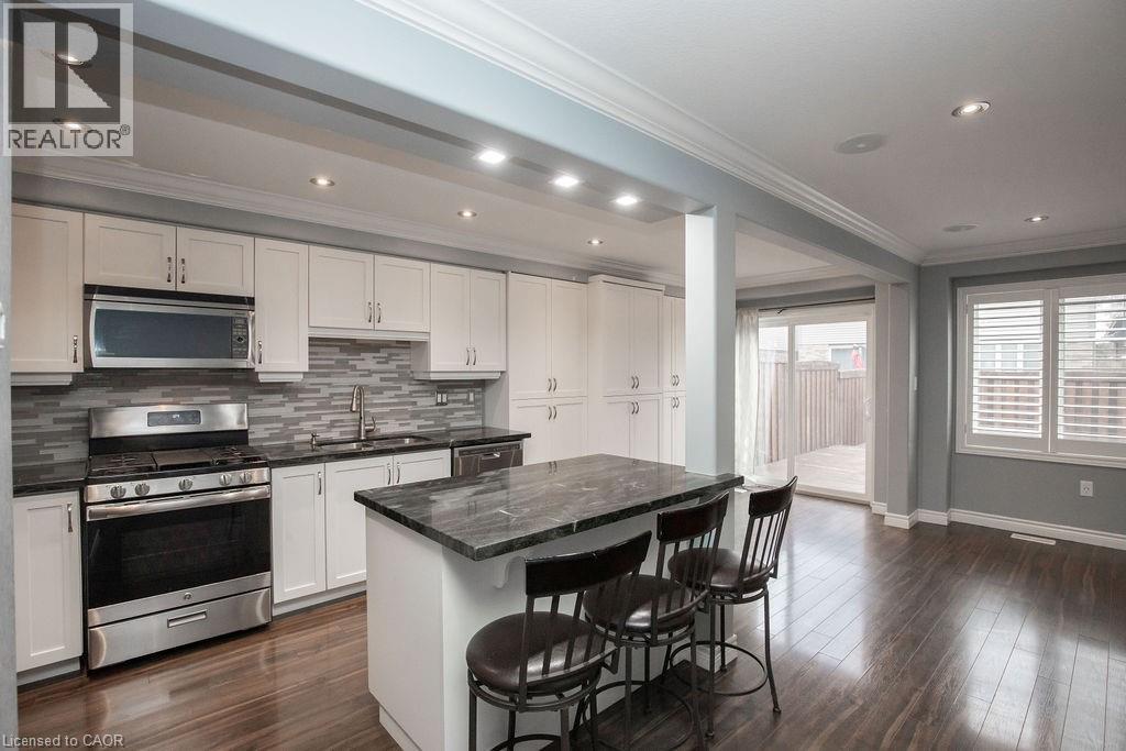85 Chamomile Drive, Hamilton, ON - Indoor Photo Showing Kitchen With Upgraded Kitchen
