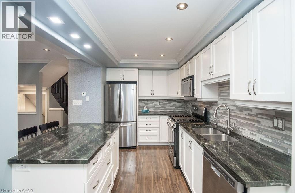 85 Chamomile Drive, Hamilton, ON - Indoor Photo Showing Kitchen With Double Sink With Upgraded Kitchen