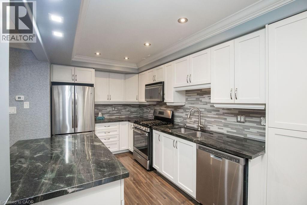 85 Chamomile Drive, Hamilton, ON - Indoor Photo Showing Kitchen With Upgraded Kitchen