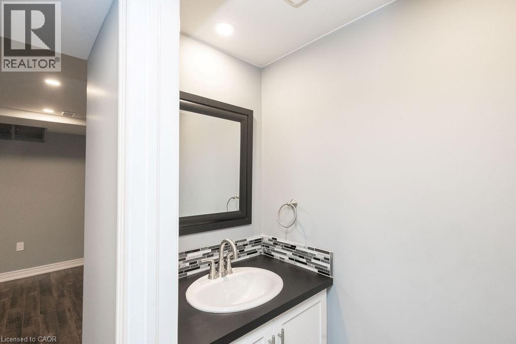 85 Chamomile Drive, Hamilton, ON - Indoor Photo Showing Bathroom