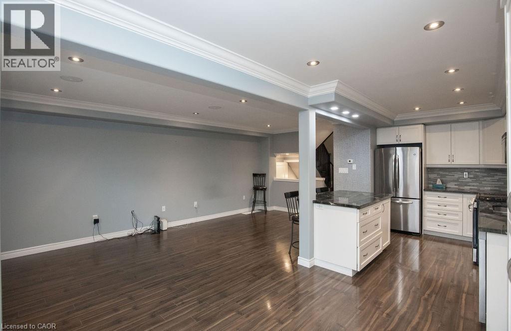85 Chamomile Drive, Hamilton, ON - Indoor Photo Showing Kitchen