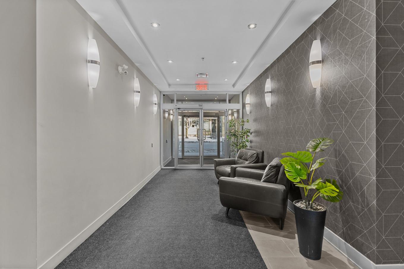 Hall - 203-2229 Rue Ste-Catherine E., Montréal (Ville-Marie), QC - Indoor Photo Showing Other Room