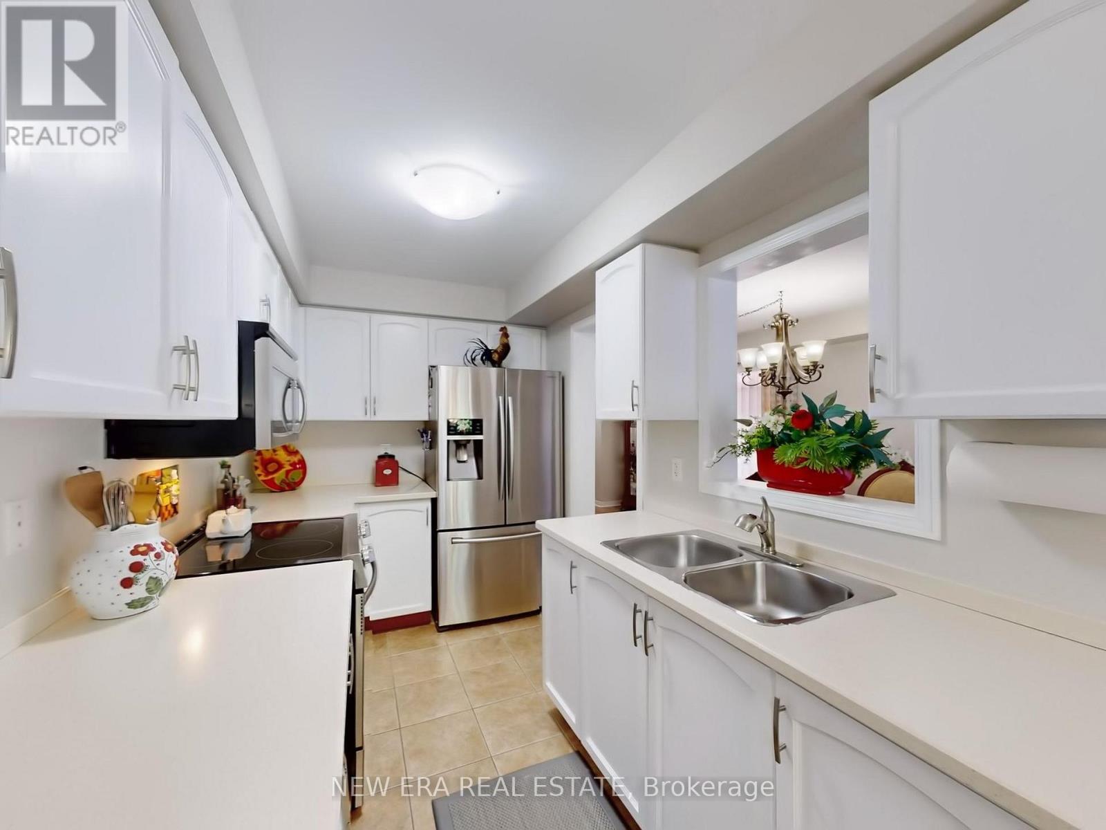 16 - 7360 Zinnia Place, Mississauga, ON - Indoor Photo Showing Kitchen With Double Sink