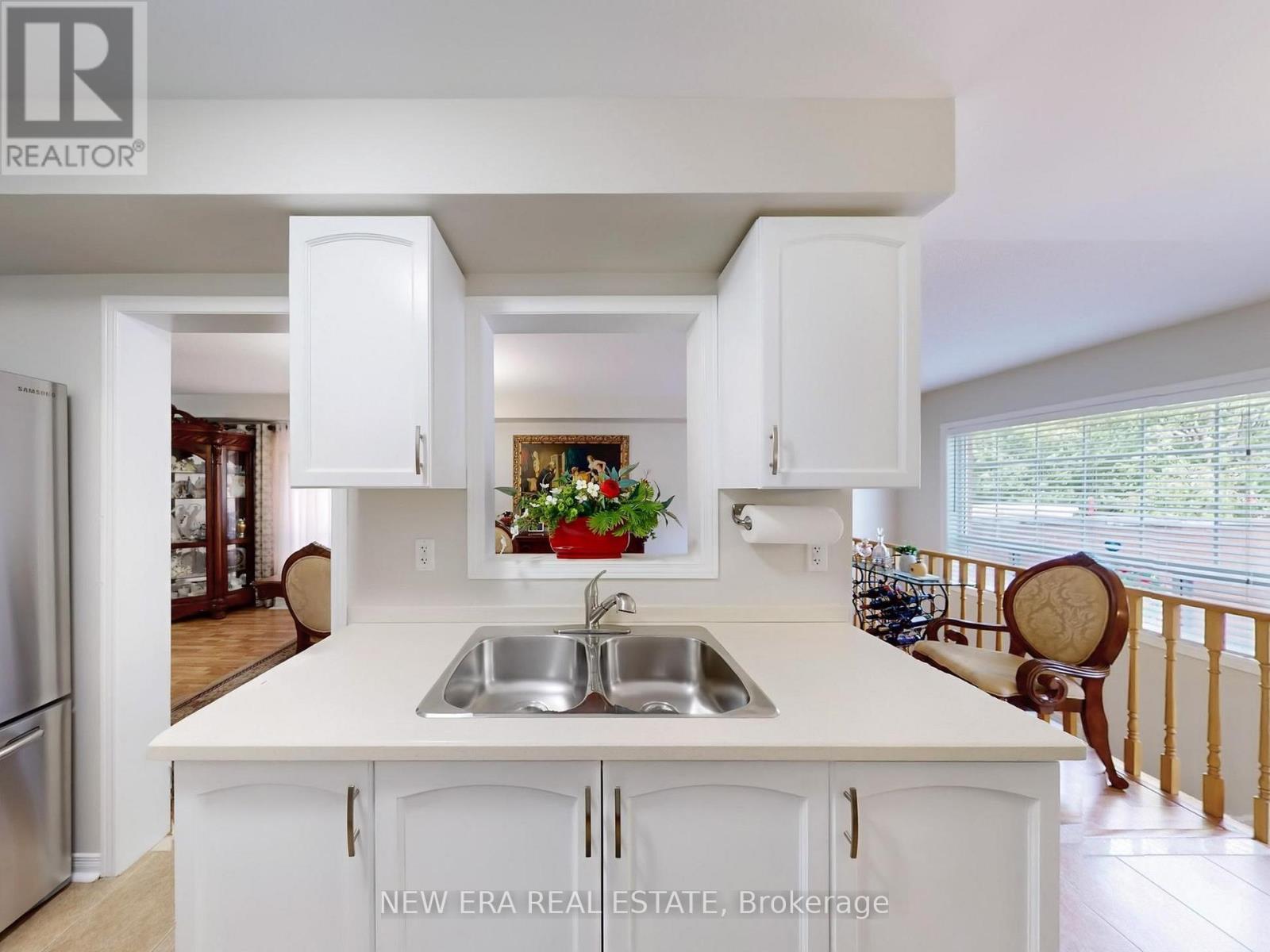 16 - 7360 Zinnia Place, Mississauga, ON - Indoor Photo Showing Kitchen With Double Sink