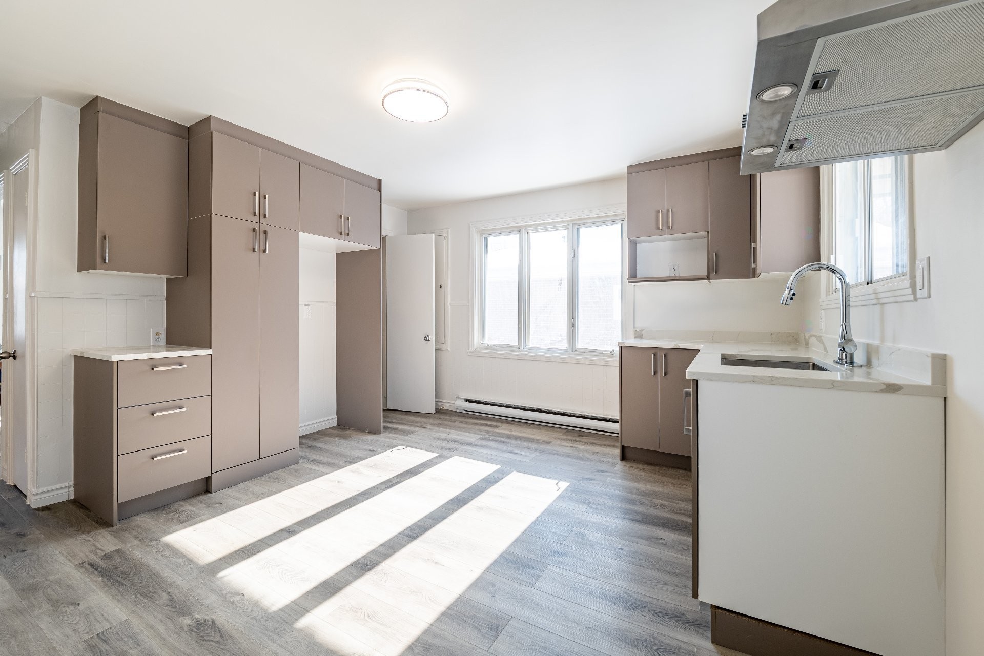 Kitchen - 361 Rue Brodeur, Longueuil (Le Vieux-Longueuil), QC - Indoor Photo Showing Kitchen
