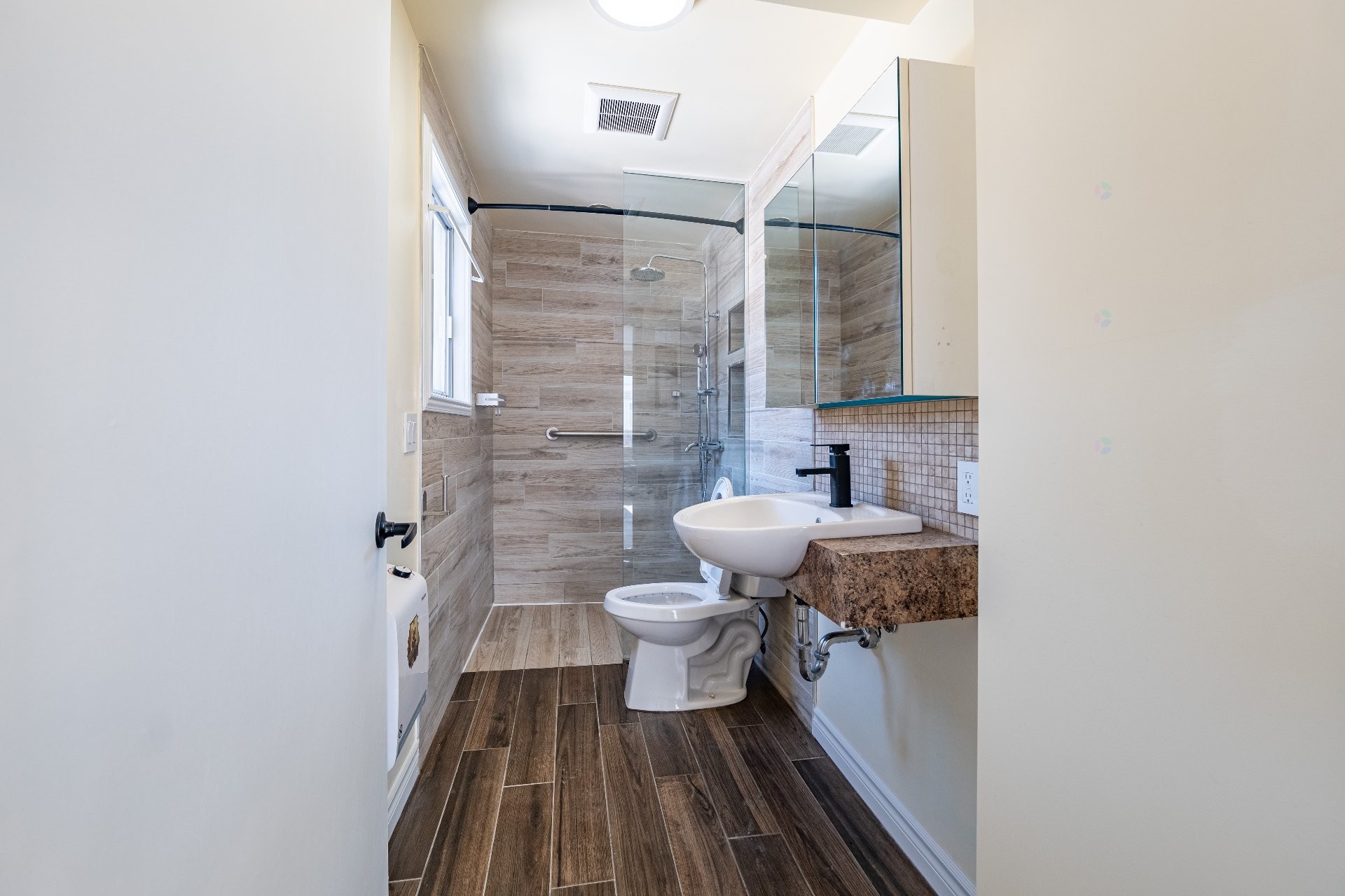 Bathroom - 361 Rue Brodeur, Longueuil (Le Vieux-Longueuil), QC - Indoor Photo Showing Bathroom