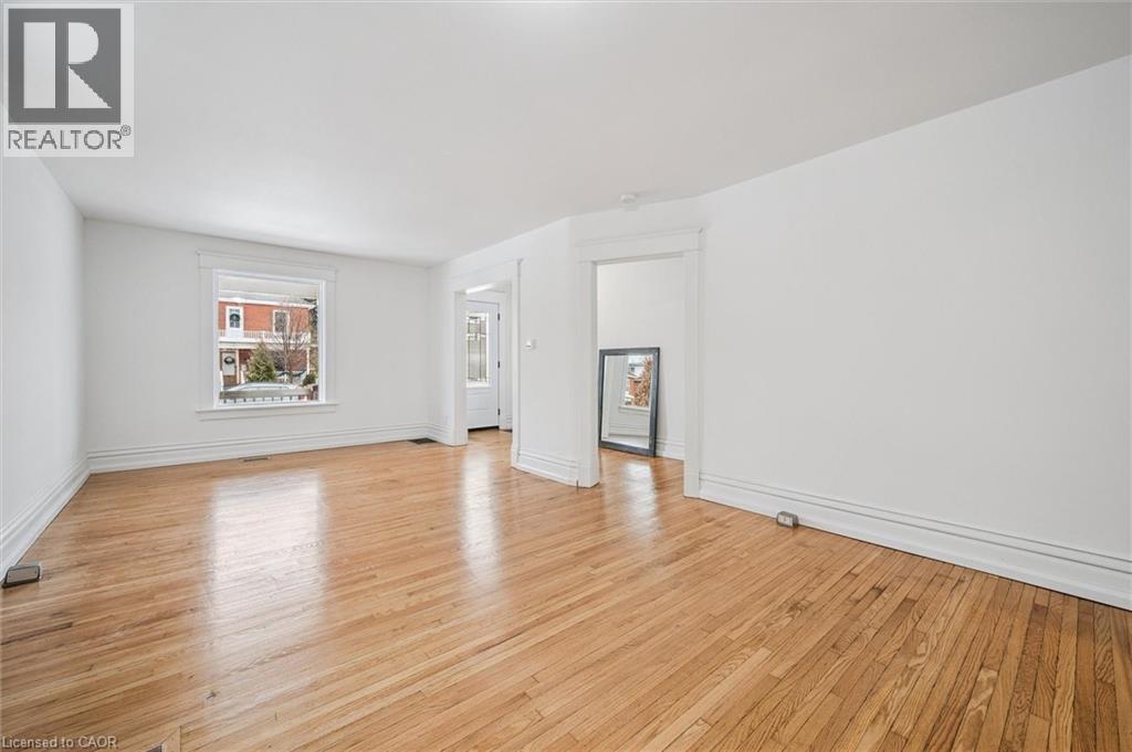 48 Rich Avenue, Cambridge, ON - Indoor Photo Showing Living Room