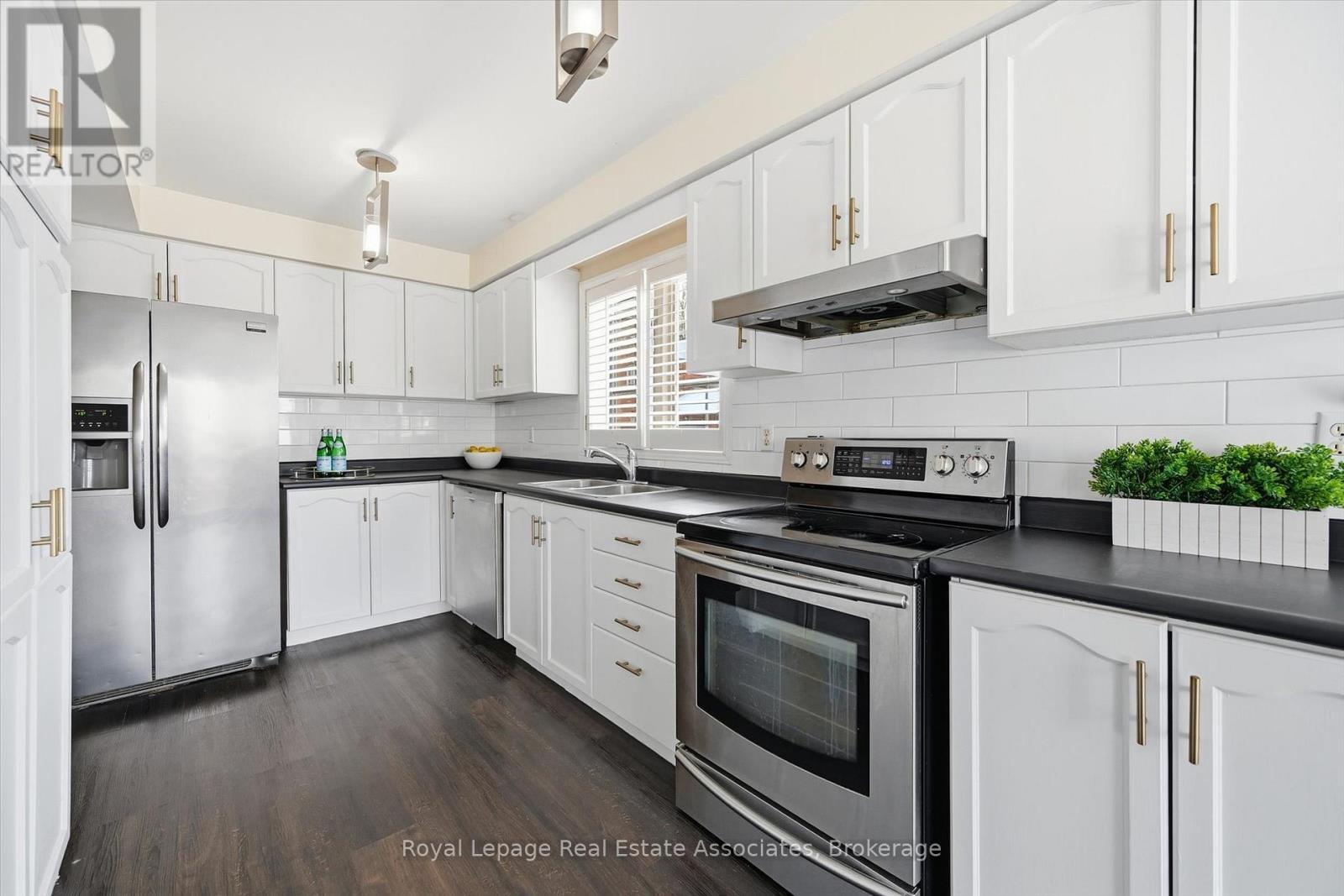 35 - 346 Highland Road W, Hamilton, ON - Indoor Photo Showing Kitchen With Stainless Steel Kitchen