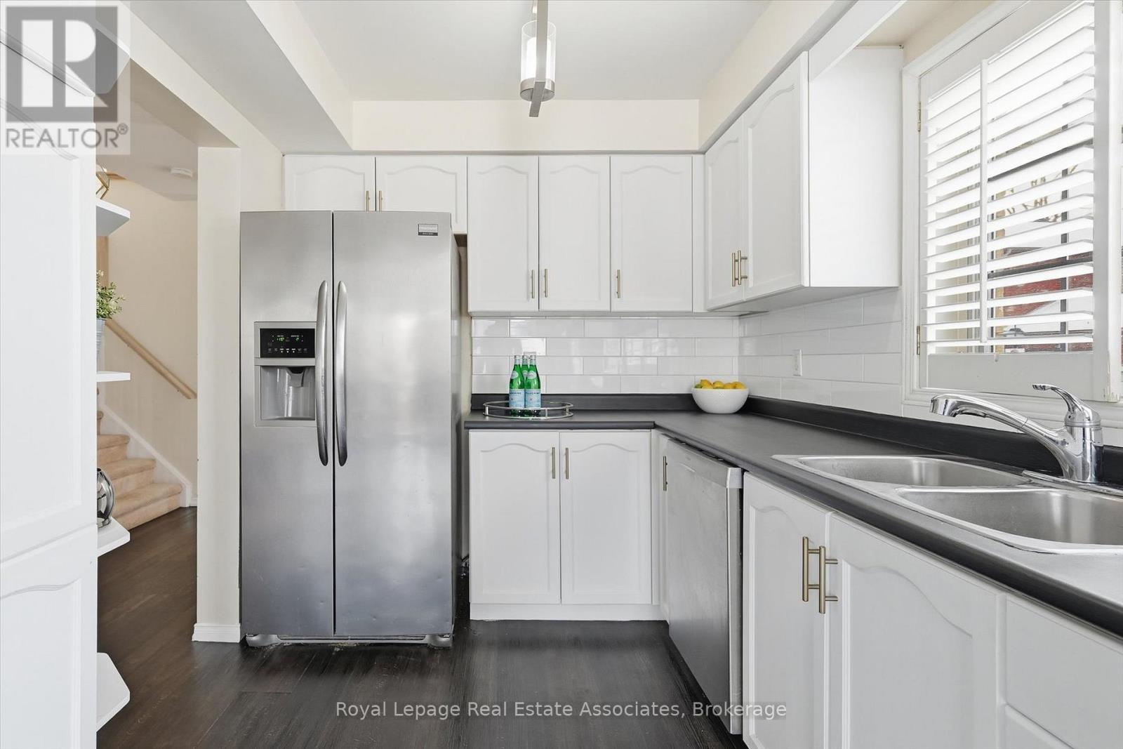 35 - 346 Highland Road W, Hamilton, ON - Indoor Photo Showing Kitchen With Double Sink