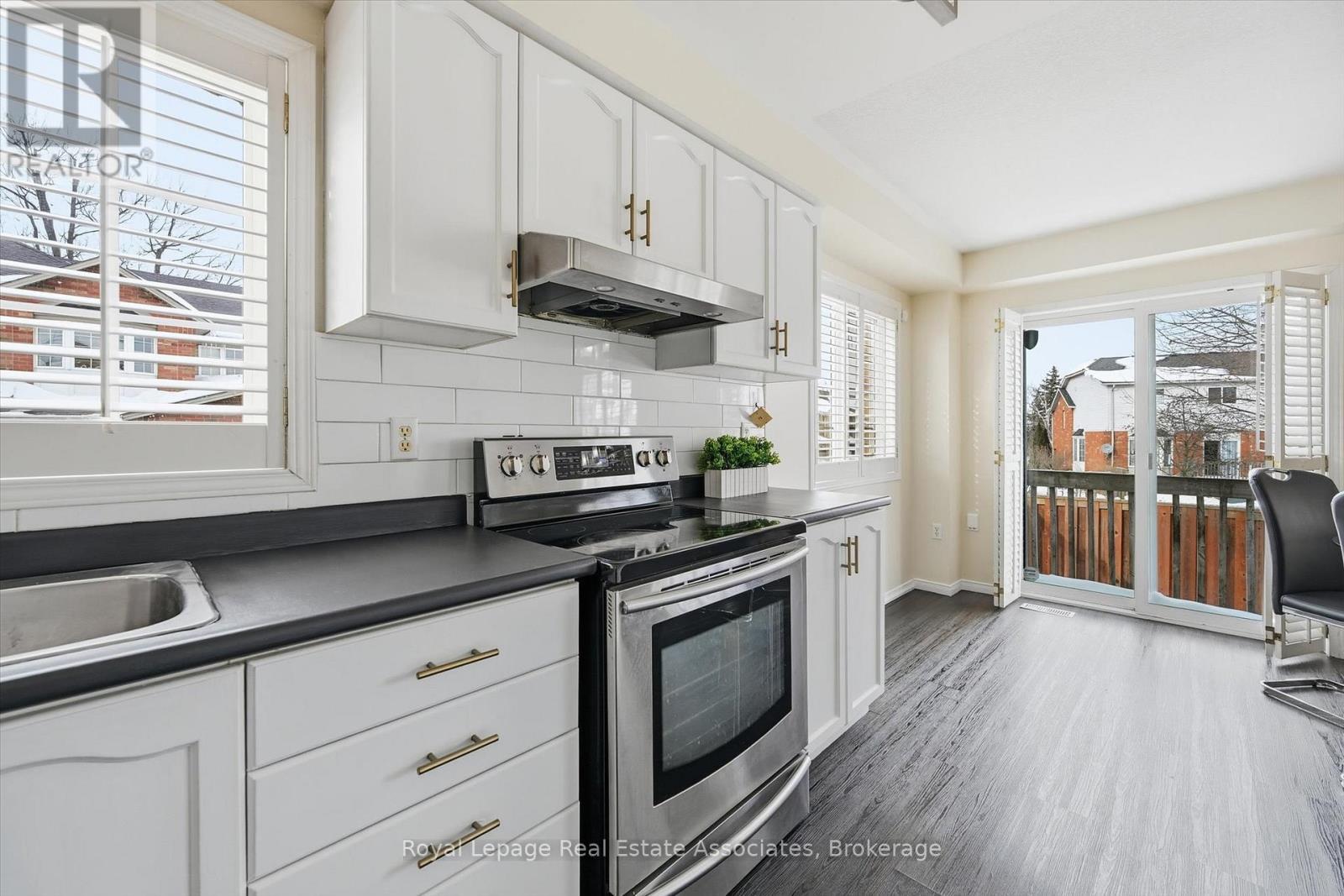 35 - 346 Highland Road W, Hamilton, ON - Indoor Photo Showing Kitchen