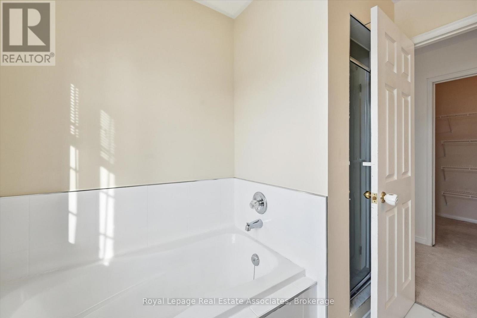 35 - 346 Highland Road W, Hamilton, ON - Indoor Photo Showing Bathroom