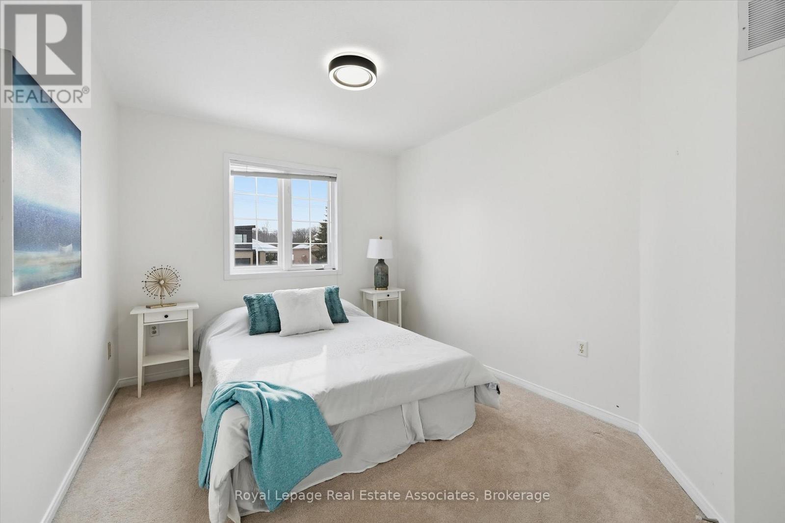 35 - 346 Highland Road W, Hamilton, ON - Indoor Photo Showing Bedroom