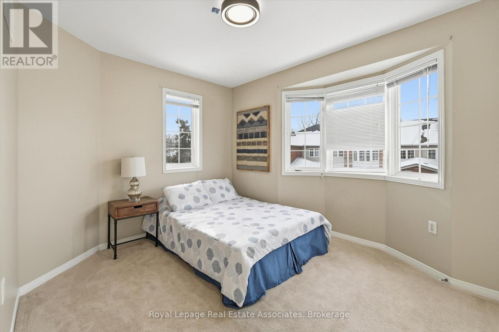 35 - 346 Highland Road W, Hamilton, ON - Indoor Photo Showing Bedroom