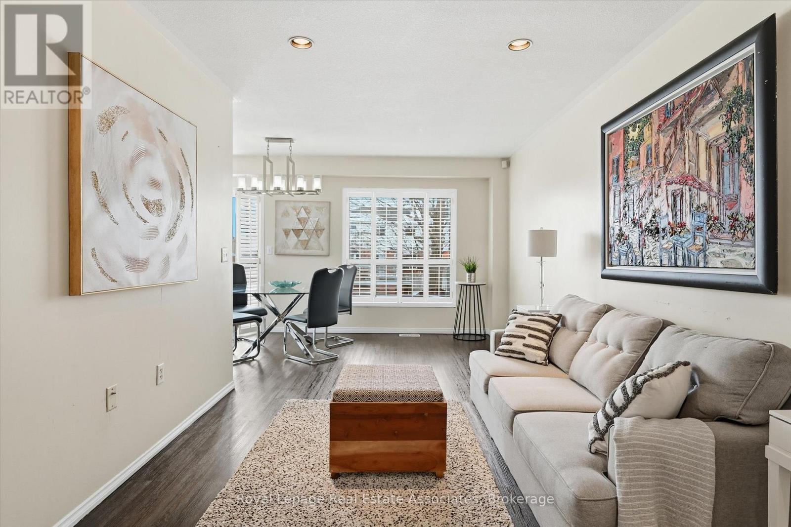 35 - 346 Highland Road W, Hamilton, ON - Indoor Photo Showing Living Room