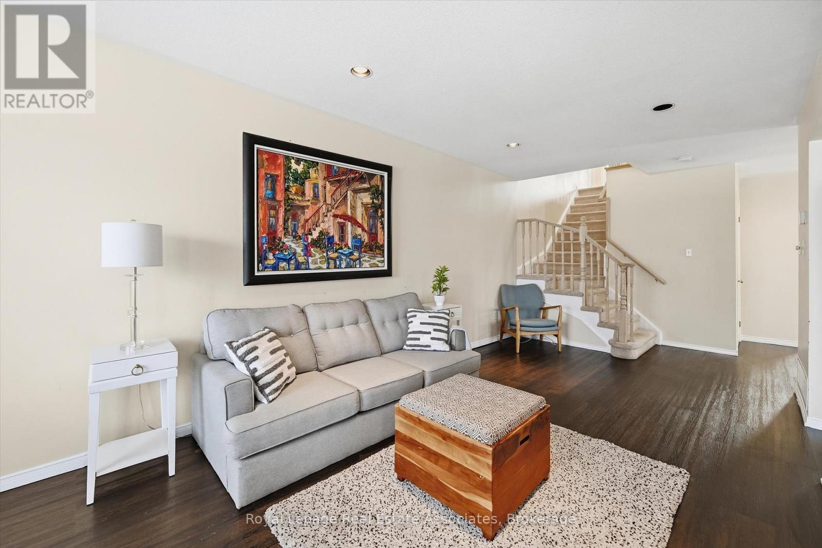 35 - 346 Highland Road W, Hamilton, ON - Indoor Photo Showing Living Room