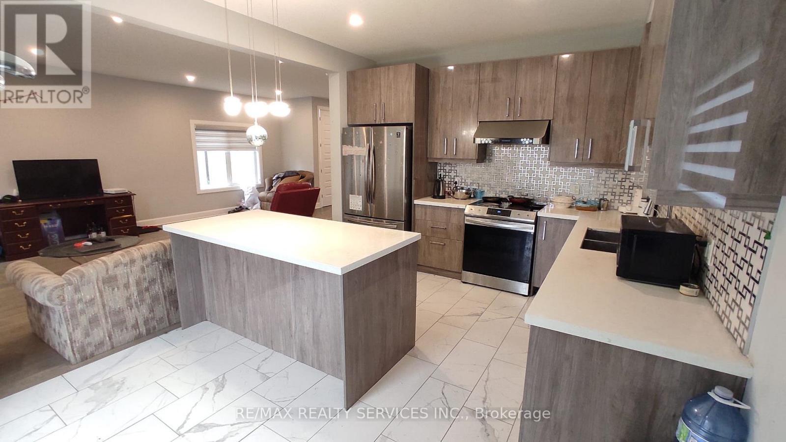 1573 Dylan Street, London East, ON - Indoor Photo Showing Kitchen With Stainless Steel Kitchen With Upgraded Kitchen