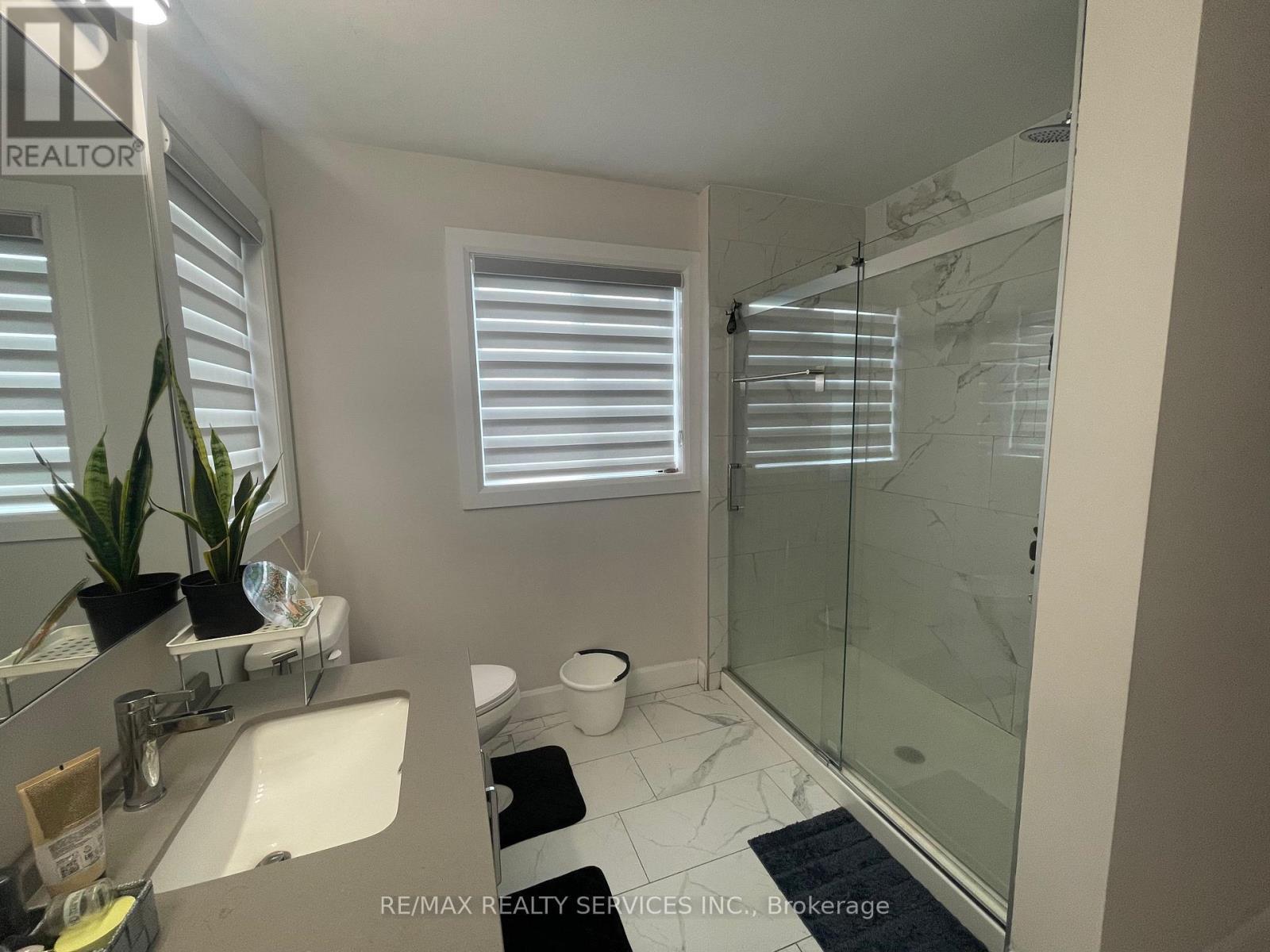 1573 Dylan Street, London East, ON - Indoor Photo Showing Bathroom