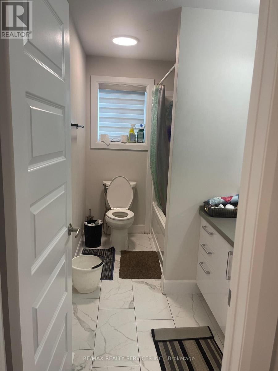 1573 Dylan Street, London East, ON - Indoor Photo Showing Bathroom