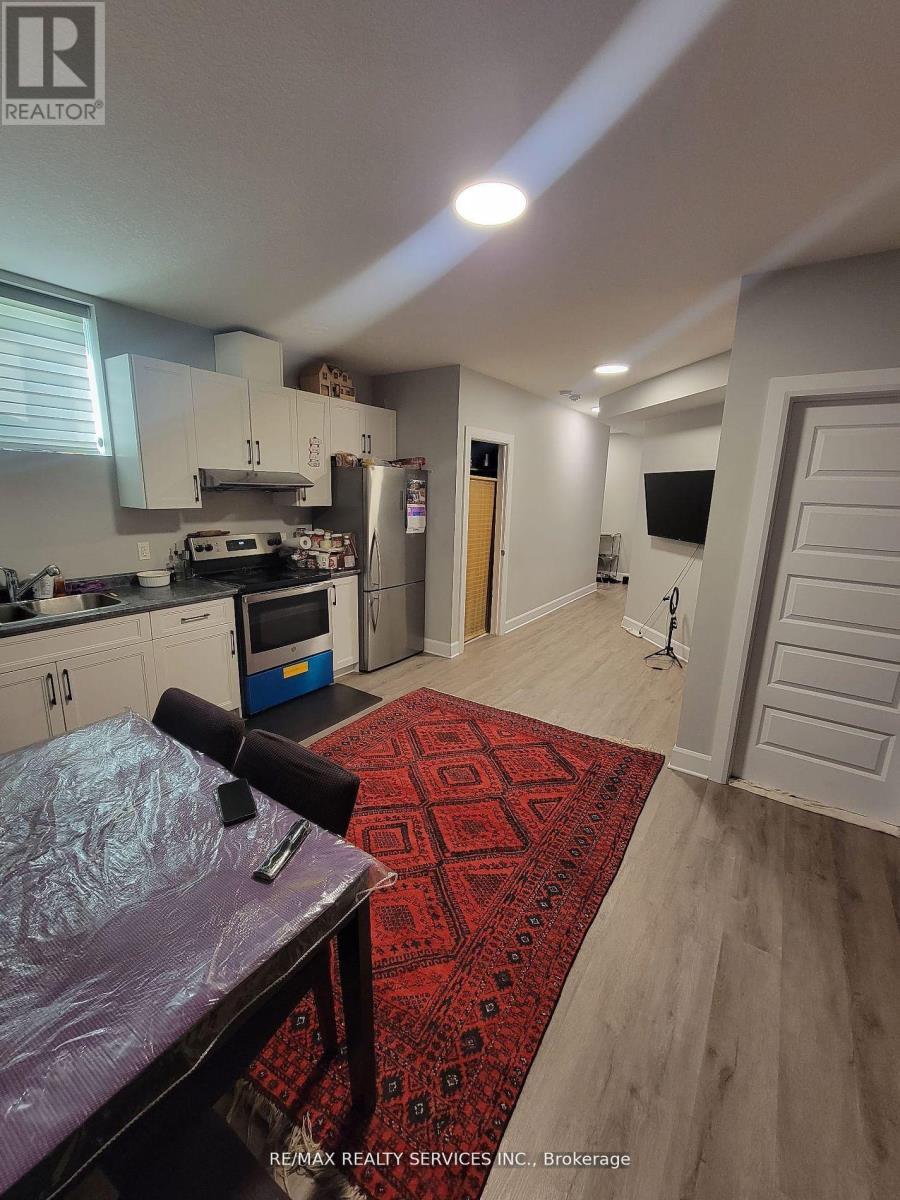 1573 Dylan Street, London East, ON - Indoor Photo Showing Kitchen With Double Sink