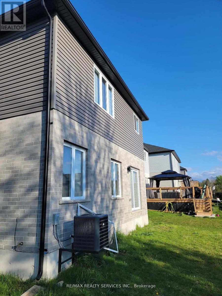 1573 Dylan Street, London East, ON - Outdoor