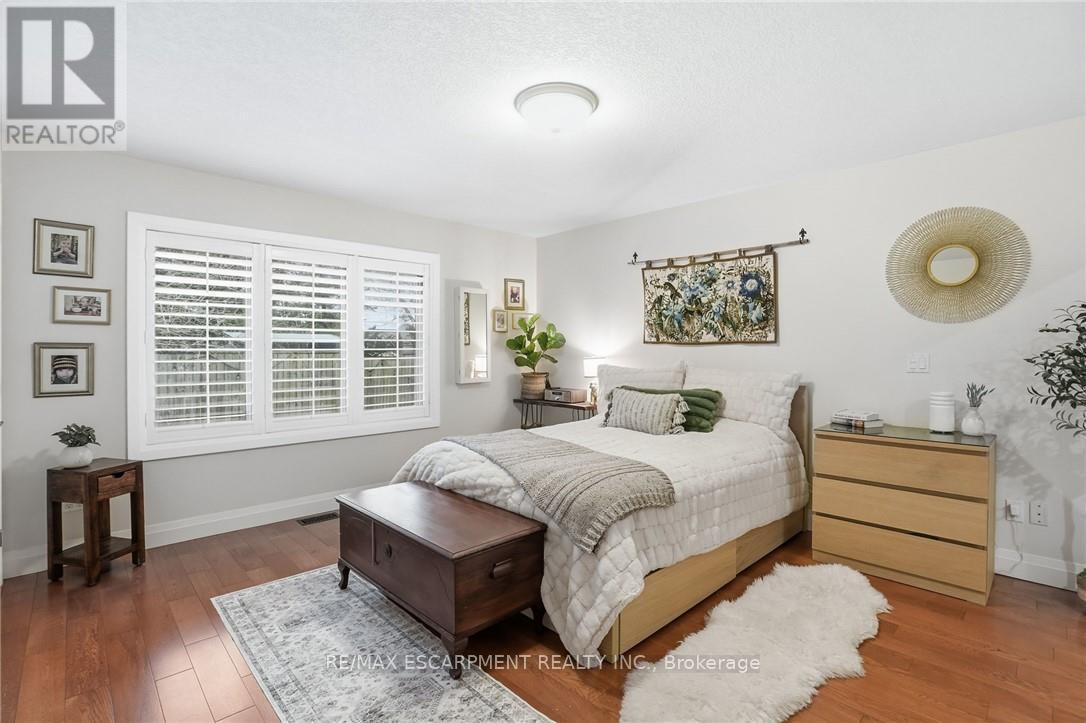 17 Krieghoff Drive, Hamilton, ON - Indoor Photo Showing Bedroom