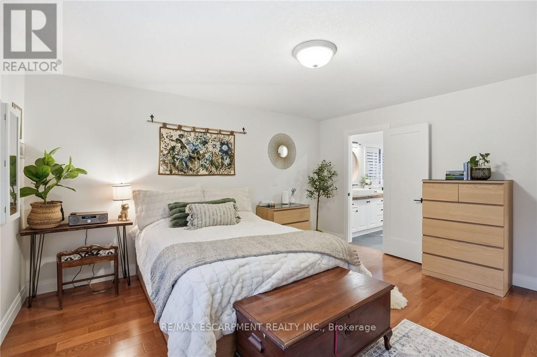 17 Krieghoff Drive, Hamilton, ON - Indoor Photo Showing Bedroom